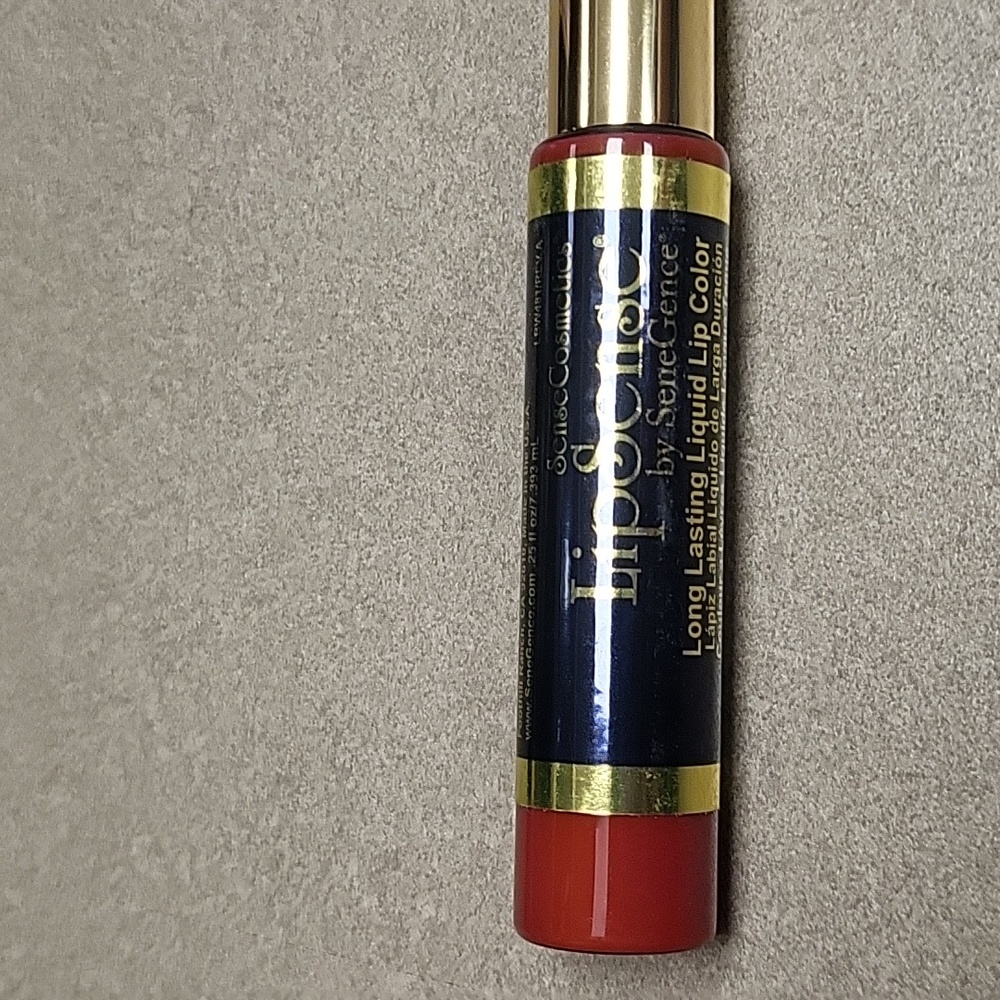 Senegence lipsense lipcolor, new in pkg, mod magenta in color